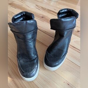 Steve Madden Sneaker wedge! Size 6!